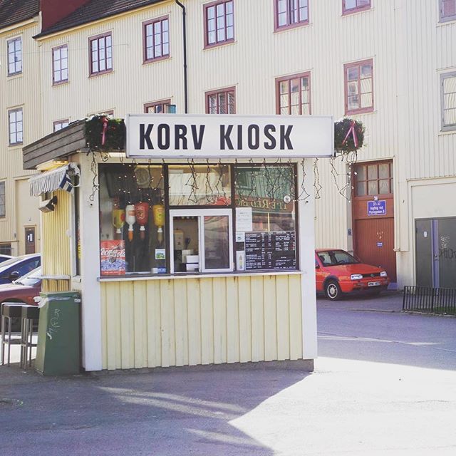 Antligen Idag Kl 16 Spelar Den Kanda Gruppen B A B Battre An Beatles Pa Korvkioskens Tak Manga Har Vantat Pa Denna Unika Spelning Och Nu Ar Den Har Slut Upp Och Njut Av Korvnara